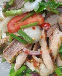 ยำคอหมูย่าง