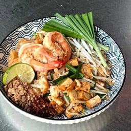 ผัดไทยกุ้งสด คุณประนอม