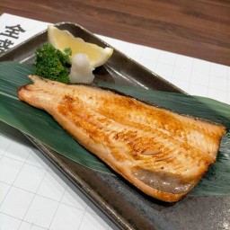 SHIOYAKI SHIMA HOKKE / ปลาชิมะฮอกเกะย่างเกลือ