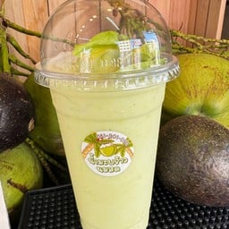 มะพร้าวปั่นอโวคาโด้ Coconut milk shake with avocado