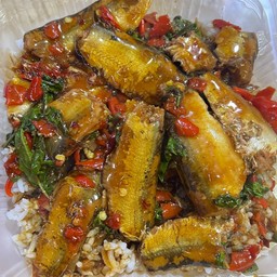 กะเพราปลากระป๋อง