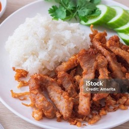 ข้าวหมูทอดกระเทียม