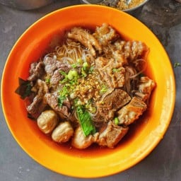 ก๋วยเตี๋ยวรวมเนื้อ