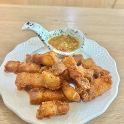 สามชั้นทอดน้ำปลา