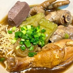 ตี๋เก่ง เตี๋ยวไก่ -