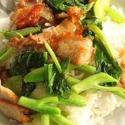 คะน้าหมูกรอบ