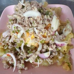 ยำผักบุ้งกรอบ