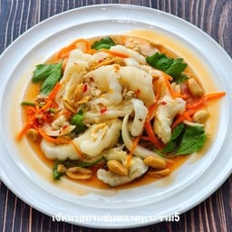 ยำเล็บมือนาง (ขาไก่)