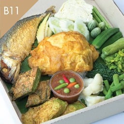 น้ำพริกกะปิปลาทูพร้อมไข่เจียวห่อข้าว