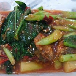 คะน้าปลากระป๋อง(กับข้าว)