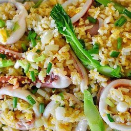 ข้าวผัดหมึก
