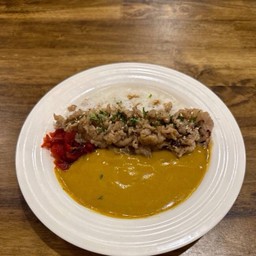 Lm  ข้าวเเกงกระหรี่หมูสไลด์