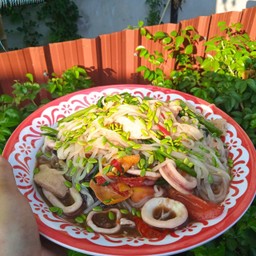 ตำเส้นก๋วยเตี๋ยวรวมมิตร