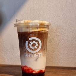 White chocolate stawberry latte (20 oz.)