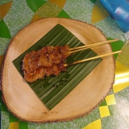 หมูย่างนมสด 10 ไม้ แถมข่าวเหนืยว1ห่อ