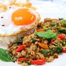 กระเพราอิ่มท้อง -
