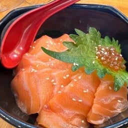 ข้าวหน้าแซลมอนสด