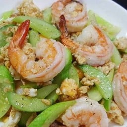 ข้าวแตงกวาผัดไข่ใส่กุ้ง