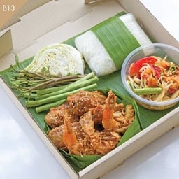 ปีกไก่กรอบ,กุ้งกรอบซอสขิง,ส้มตำไทย-ปูเค็ม+ข้าวสวย