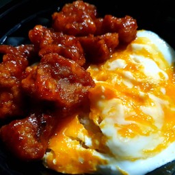 ข้าวไก่คาราเกะ ซอสบาบิคิว+ ไข่ข้น