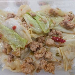 ข้าวกะหล่ำหมูสับ