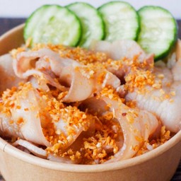 ข้าวราดกะเทียมหมูสามชั้นสไลด์