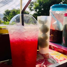 น้ำแดงโซดา