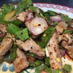 ยำแซ่บหมูย่าง