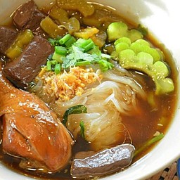 ก๋วยเตี๋ยวไก่ตุ๋น