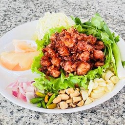 ชุดแหนมเอ็นไก่ (พร้อมเครื่องเคียง)  ကြက်ရိုးချဉ်