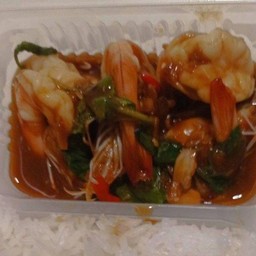 ข้าวราดกระเพรากุ้ง(กุ้งขาวไซด์ใหญ่5ตัว,ไซด์กลาง7ตัว)