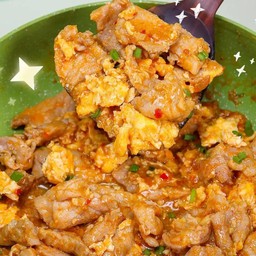 ข้าวราดหมูนุ่มผัดซอสสุกี้