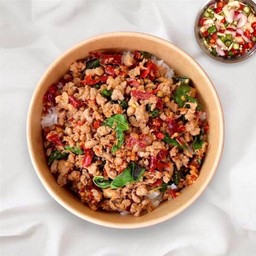 กะเพราพริกแห้งหมูสับ