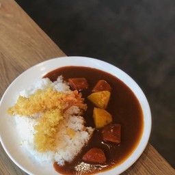 ข้าวแกงกระหรี่ กุ้งเทมปุระ