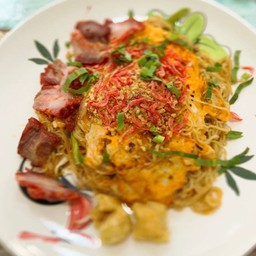 บะหมี่ไข่ผัดไทยหมูแดง(อบโอ่ง)