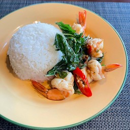 ข้าวกะเพรากุ้ง