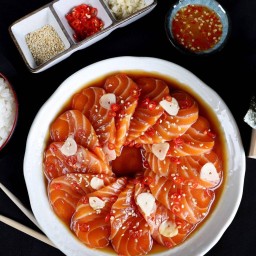 แซลมอนดอง สาหร่าย ผักสลัด น้ำจิ้มซีฟู๊ด