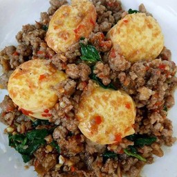 กะเพราเต้าหู้หมูสับราดข้าว