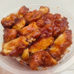 ข้าวไก่ทอด ซอสกระเทียมเกาหลี
