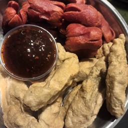 ลูกชิ้นปลาระเบิด+ใส้กรอกแดงทอด