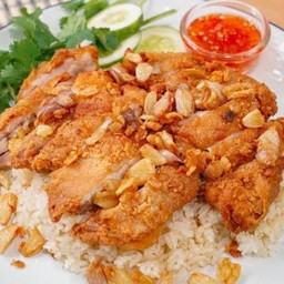 ข้าวมันไก่ทอด กระเทียมกรอบ