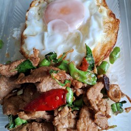 ข้าวกะเพราหมูชิ้น