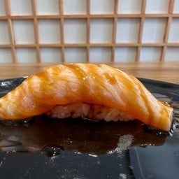 Lm  ซูชิเเซลมอนเผาไฟ