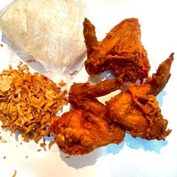 ปีกไก่ทอด3ชิ้น+ข้าวเหนียว1