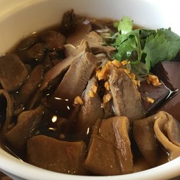 ก๋วยเตี๋ยวเครื่องในหมูพะโล้