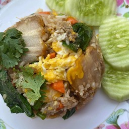 ข้าวผัดหมูกรอบ