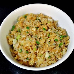 ข้าวผัดกระเทียม