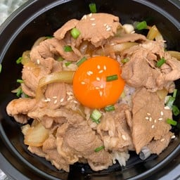 ข้าวหน้าหมูซีอิิ๊วญี่ปุ่น(ไข่สด)