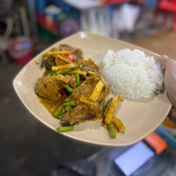 ข้าวเครื่องแกงปลาดุก