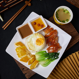 ชุดข้าวหน้าเป็ด+ไก่พร้อมซุป 港式双拼饭配例汤（农家鸡+叉鸭）